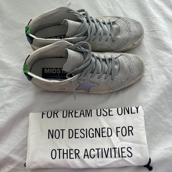Golden goose Sneakers
No box
Midstars
Worn a couple times
100% authentic - Picture 1 of 4